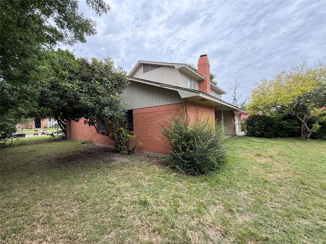 934 Live Oak Drive, Desoto, TX 75115