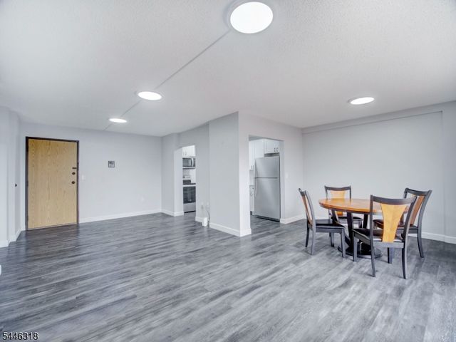10 N Wood Ave 623, Linden City, NJ 07036