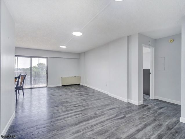 10 N Wood Ave 623, Linden City, NJ 07036