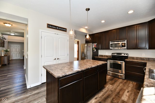 6695 Buhrstone Lane, Avon, IN 46123