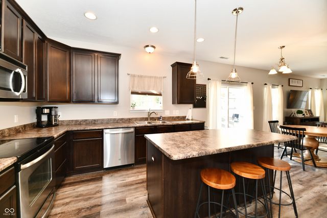 6695 Buhrstone Lane, Avon, IN 46123