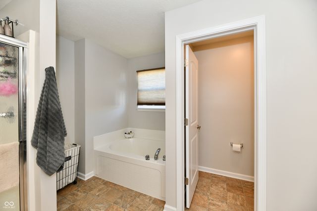 6695 Buhrstone Lane, Avon, IN 46123