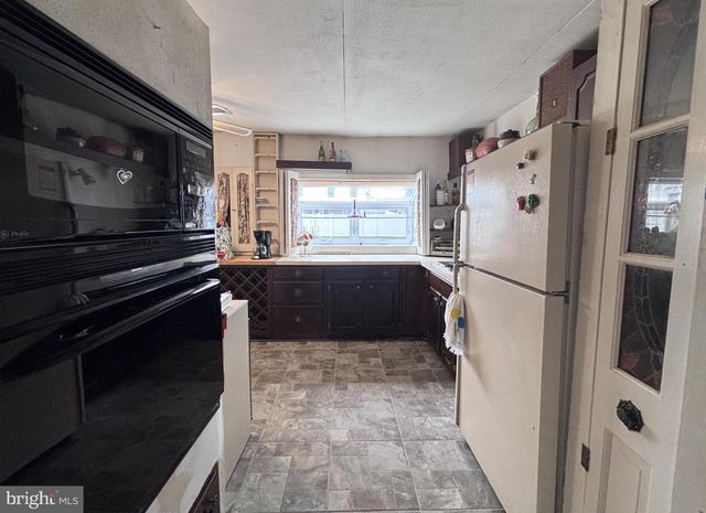 415 BERKSHIRE RD, Fairless Hills, PA 19030