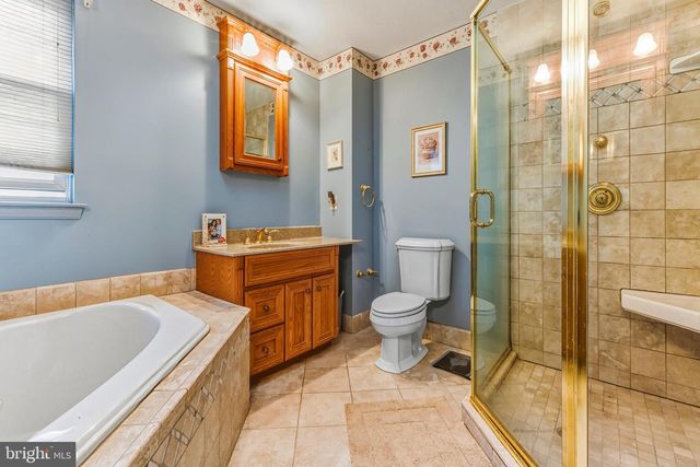 13 KEATLEY DR, Marlton, NJ 08053