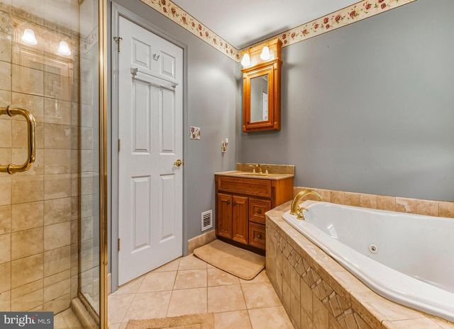 13 KEATLEY DR, Marlton, NJ 08053