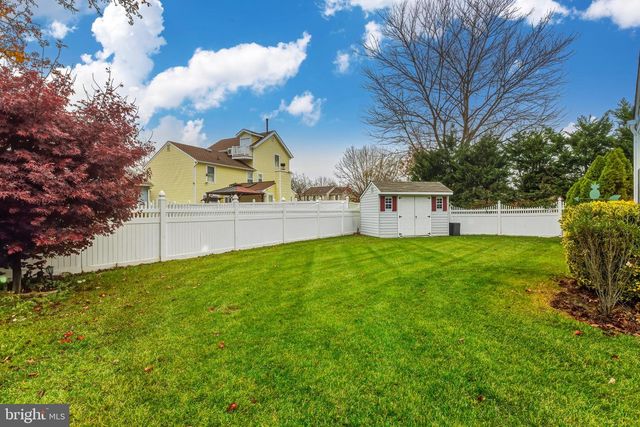 13 KEATLEY DR, Marlton, NJ 08053