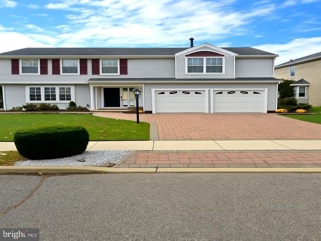 13 KEATLEY DR, Marlton, NJ 08053