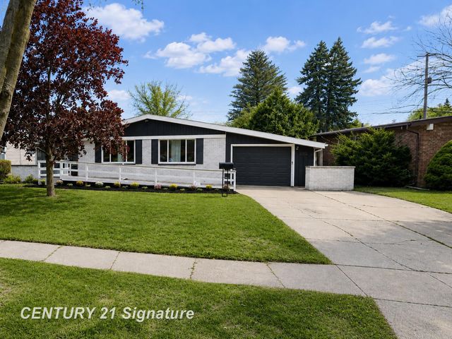 2003 Carman Drive, Saginaw, MI 48602
