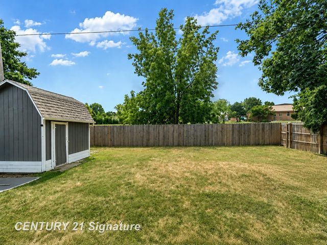 2003 Carman Drive, Saginaw, MI 48602