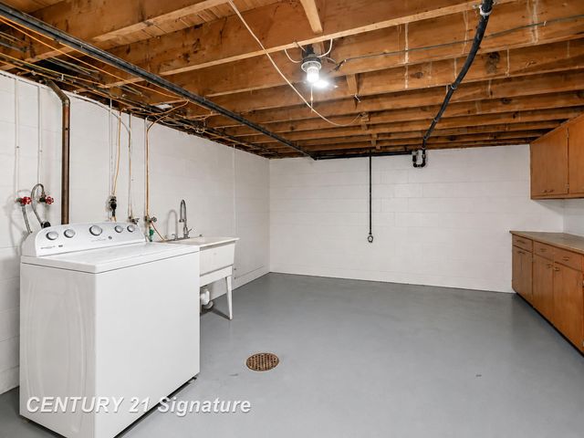 2003 Carman Drive, Saginaw, MI 48602