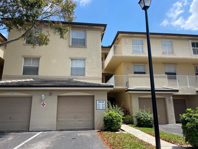 2040 Greenview Shores Boulevard 221, Wellington, FL 33414