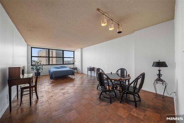 7004 Boulevard East 25A, Guttenberg, NJ 07093