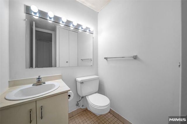 7004 Boulevard East 25A, Guttenberg, NJ 07093