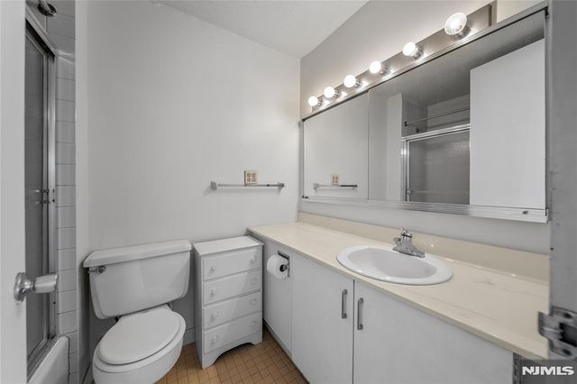 7004 Boulevard East 25A, Guttenberg, NJ 07093