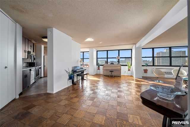 7004 Boulevard East 25A, Guttenberg, NJ 07093