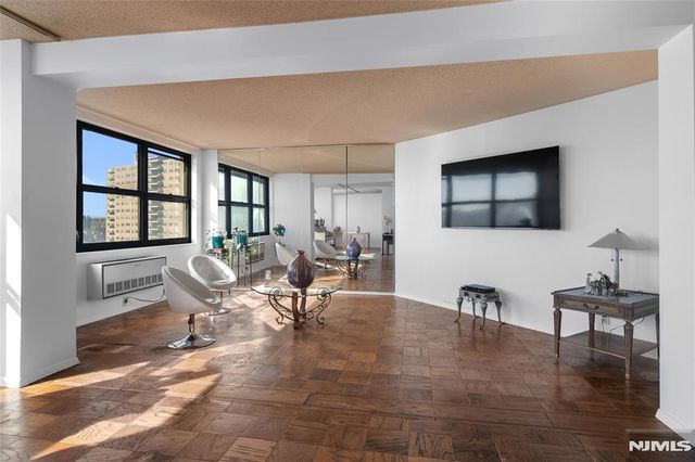 7004 Boulevard East 25A, Guttenberg, NJ 07093