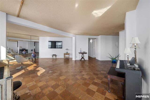 7004 Boulevard East 25A, Guttenberg, NJ 07093