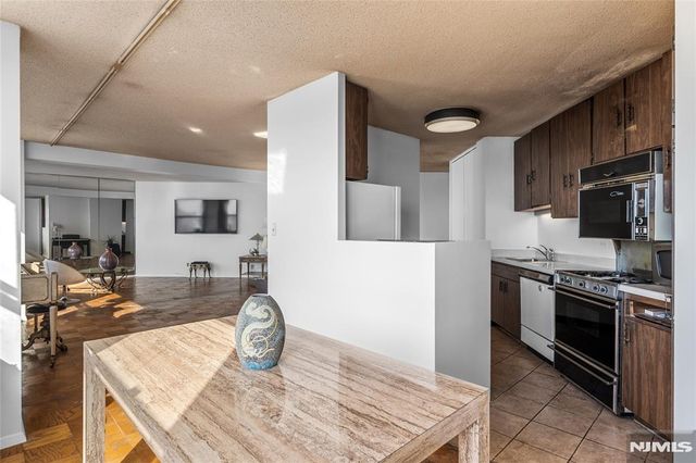 7004 Boulevard East 25A, Guttenberg, NJ 07093