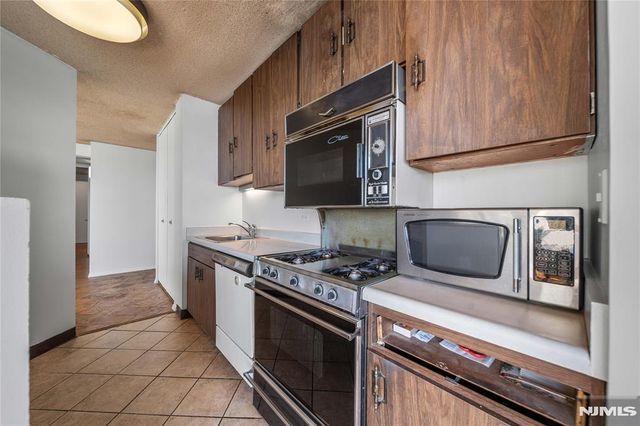 7004 Boulevard East 25A, Guttenberg, NJ 07093