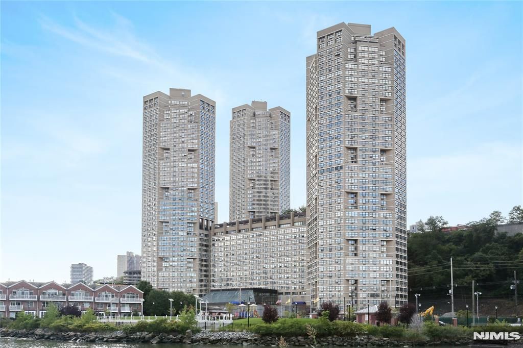 7004 Boulevard East 25A, Guttenberg, NJ 07093