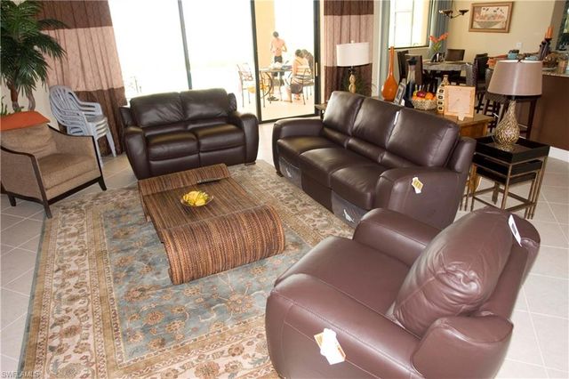 10142 Avalon Lake CIR, Fort Myers, FL 33913