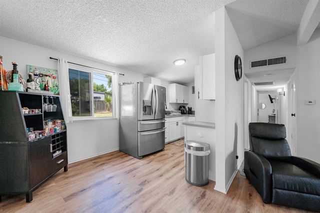 2564 Crescent Avenue, Clovis, CA 93612