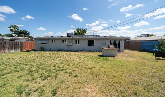 2564 Crescent Avenue, Clovis, CA 93612