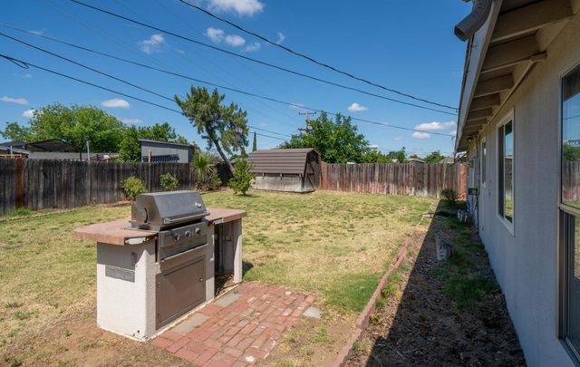 2564 Crescent Avenue, Clovis, CA 93612