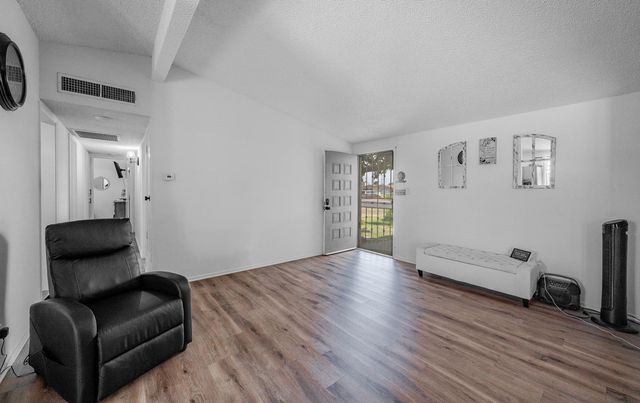 2564 Crescent Avenue, Clovis, CA 93612