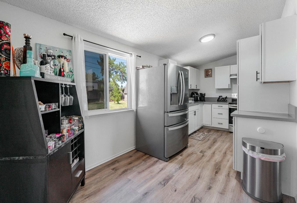 Image 14 of property listing at 2564 Crescent Avenue, Clovis, CA 93612