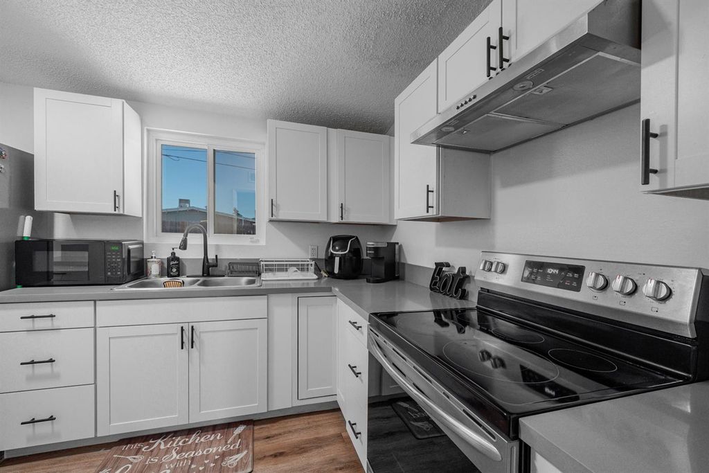 Image 15 of property listing at 2564 Crescent Avenue, Clovis, CA 93612