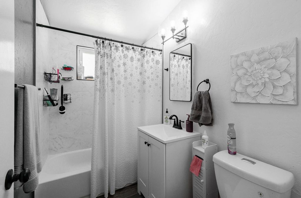 Image 19 of property listing at 2564 Crescent Avenue, Clovis, CA 93612
