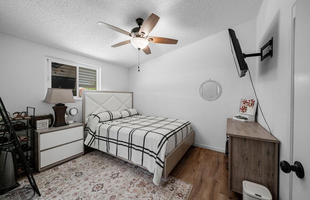 Image 20 of property listing at 2564 Crescent Avenue, Clovis, CA 93612