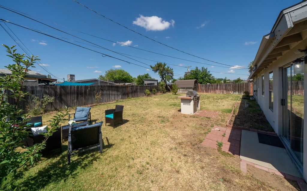 Image 23 of property listing at 2564 Crescent Avenue, Clovis, CA 93612