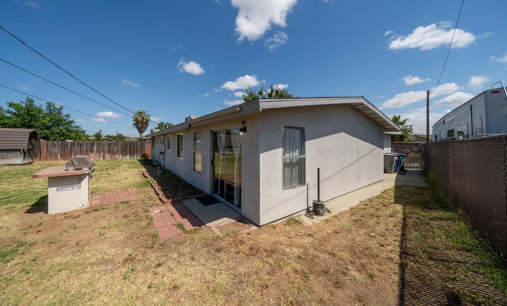 Image 24 of property listing at 2564 Crescent Avenue, Clovis, CA 93612