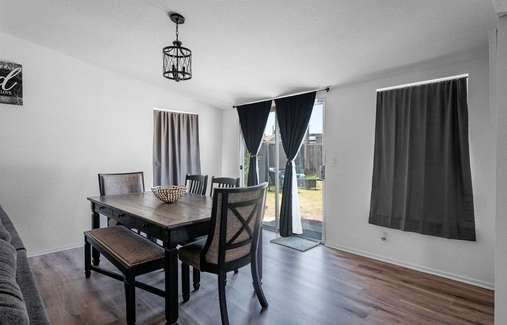 Image 9 of property listing at 2564 Crescent Avenue, Clovis, CA 93612