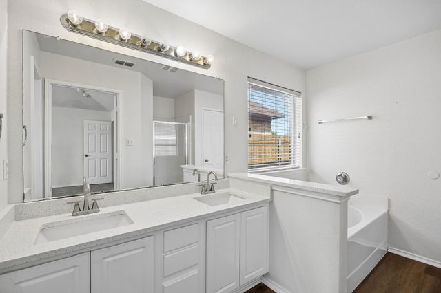 1914 Lennox Lane, Arlington, TX 76018