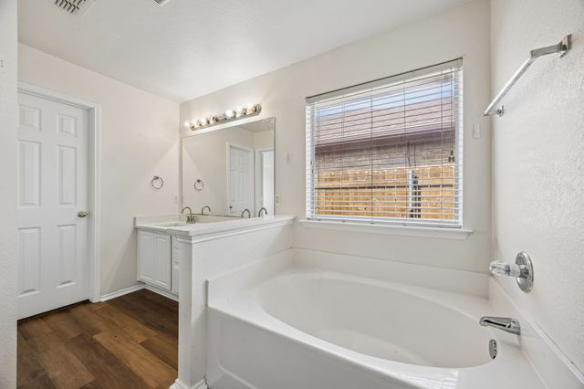 1914 Lennox Lane, Arlington, TX 76018