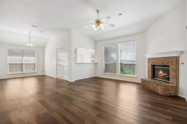 1914 Lennox Lane, Arlington, TX 76018