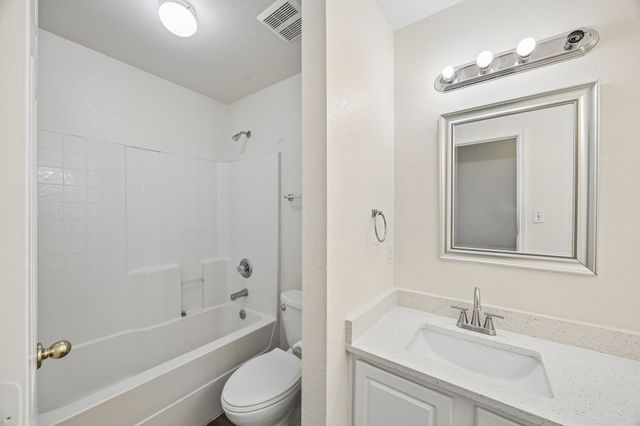 1914 Lennox Lane, Arlington, TX 76018