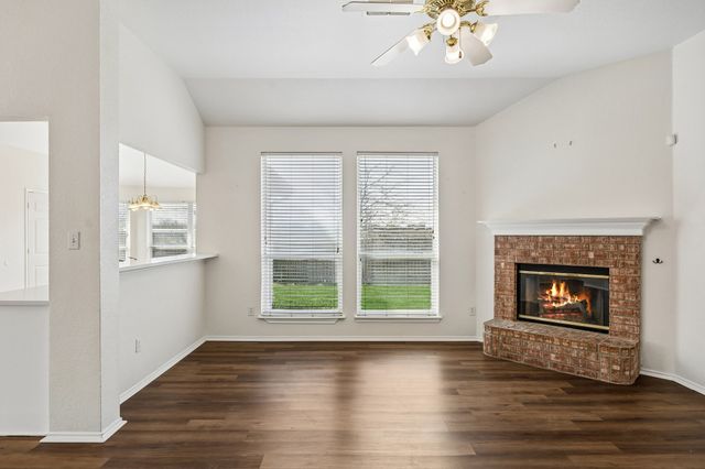 1914 Lennox Lane, Arlington, TX 76018