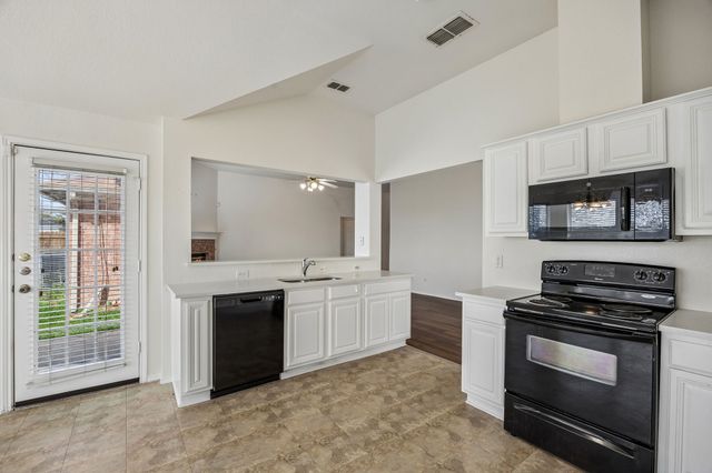 1914 Lennox Lane, Arlington, TX 76018