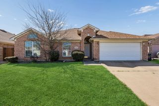 1914 Lennox Lane, Arlington, TX 76018