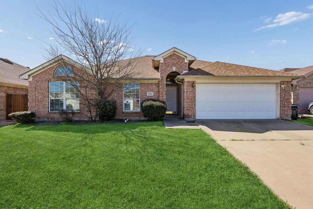 1914 Lennox Lane, Arlington, TX 76018
