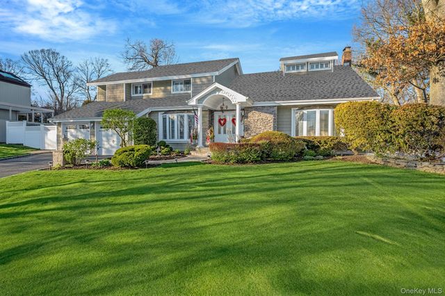 10 Alpine Court, Smithtown, NY 11787