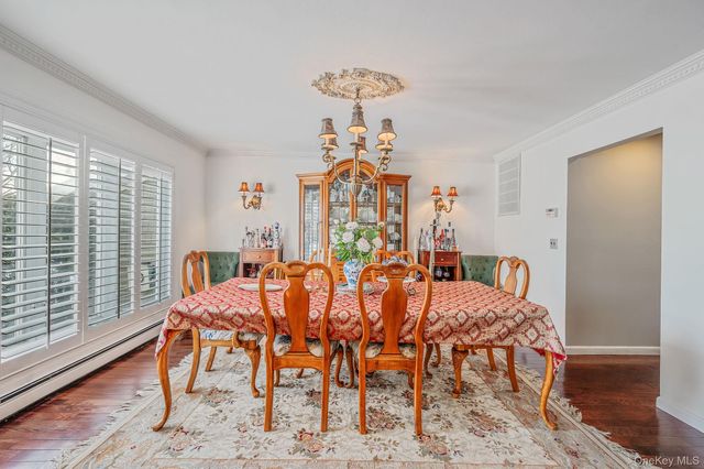10 Alpine Court, Smithtown, NY 11787