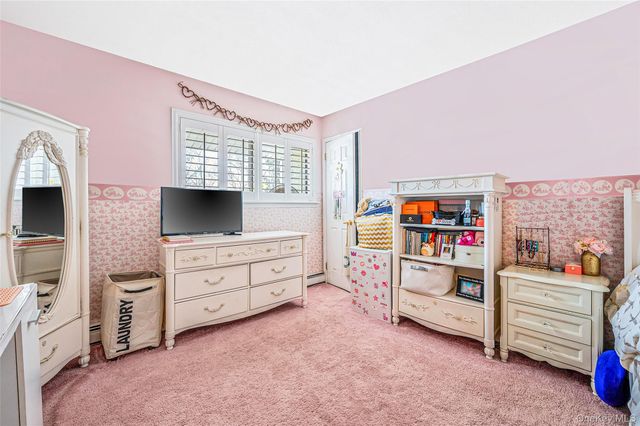 10 Alpine Court, Smithtown, NY 11787