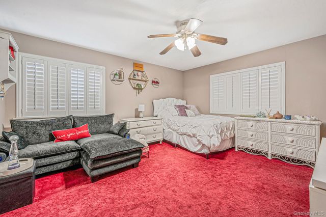 10 Alpine Court, Smithtown, NY 11787