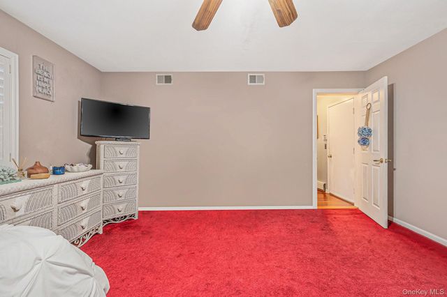 10 Alpine Court, Smithtown, NY 11787
