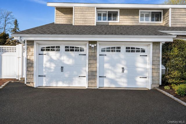 10 Alpine Court, Smithtown, NY 11787